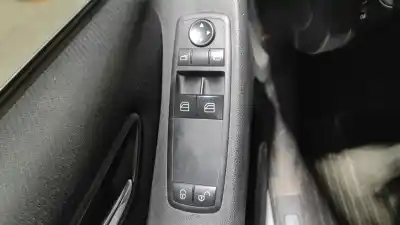 Автозапчасти б/у выключатель левого переднего окна за MERCEDES-BENZ CLASE A (W169) A 180 CDI A-Edition ссылки OEM IAM A1698206410  A16982064109174