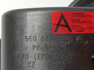 Автозапчастина б/у зовнішній пливний колпак для skoda octavia combi (5e5) active посилання на oem iam 5e0809702  5e0809702b
