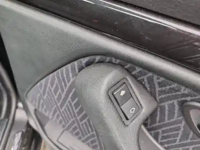 Recambio de automóvil de segunda mano de MANDO ELEVALUNAS TRASERO DERECHO para BMW SERIE 5 BERLINA (E39) 530d referencias OEM IAM   