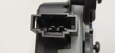 Peça sobressalente para automóvel em segunda mão Motor De Fechadura Central Mala por AUDI A3 (8P) 2.0 TDI Ambiente (DPF) Referências OEM IAM 8E9827833  8E9827833