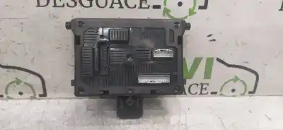 Peça sobressalente para automóvel em segunda mão caixa de fusíveis e relés por renault clio iii authentique referências oem iam 8200383473