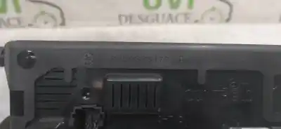 Second-hand car spare part fuse box unit for renault clio iii authentique oem iam references 8200383473  