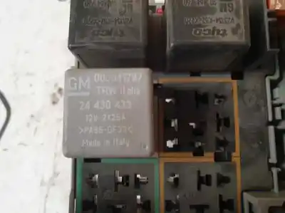 Pezzo di ricambio per auto di seconda mano scatola relè/fusibili per opel corsa c comfort riferimenti oem iam 24430433  