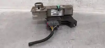 Peça sobressalente para automóvel em segunda mão fechadura da porta dianteira direita por ford tourneo connect (tc7) 1.8 tdci cat referências oem iam 2t1av21812bf  