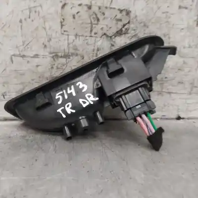 Peça sobressalente para automóvel em segunda mão botão / interruptor elevador vidro traseiro direito por renault clio iii 1.2 16v referências oem iam 220420  