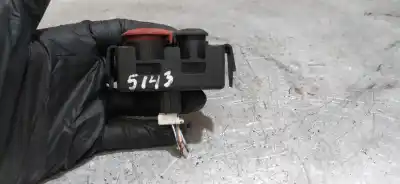 Pezzo di ricambio per auto di seconda mano interruttore per renault clio iii 1.2 16v riferimenti oem iam 8200214896  