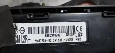 Peça sobressalente para automóvel em segunda mão caixa de fusíveis e relés por renault clio iii confort expression referências oem iam 8200343732  