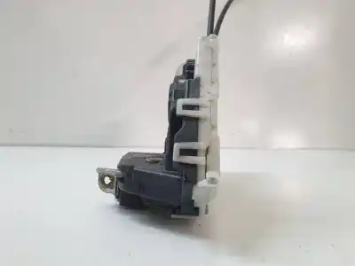 Автозапчастина б/у замок передній праві двері для toyota prius (nhw30) plug-in hybrid advance посилання на oem iam  142 