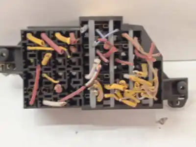 Pezzo di ricambio per auto di seconda mano scatola relè/fusibili per renault clio ii fase ii (b/cb0) authentique riferimenti oem iam 7703287597 120  Pezzo di ricambio per auto di seconda mano scatola relè/fusibili per renault clio ii fase ii (b/cb0) authentique riferimenti oem iam 7703287597 120