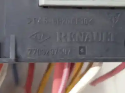 Pezzo di ricambio per auto di seconda mano scatola relè/fusibili per renault clio ii fase ii (b/cb0) authentique riferimenti oem iam 7703287597 120  Pezzo di ricambio per auto di seconda mano scatola relè/fusibili per renault clio ii fase ii (b/cb0) authentique riferimenti oem iam 7703287597 120