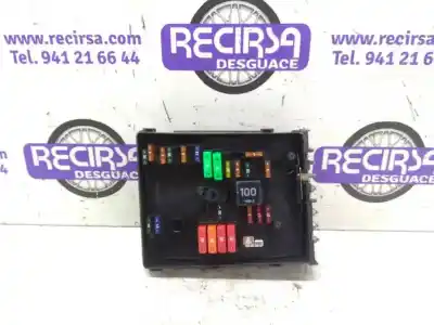 Pezzo di ricambio per auto di seconda mano scatola relè/fusibili per volkswagen touran (1t2) edition riferimenti oem iam 0806302900  
