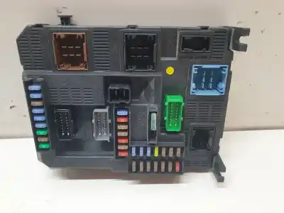 Peça sobressalente para automóvel em segunda mão caixa de fusíveis e relés por peugeot 208 active referências oem iam 9678355880