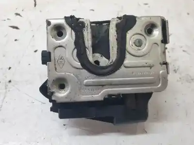 Second-hand car spare part front right door lock for dacia duster laureate 4x2 oem iam references 8200735224  