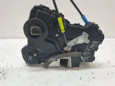 Peça sobressalente para automóvel em segunda mão fechadura da porta dianteira esquerda por toyota auris active referências oem iam 6904002210