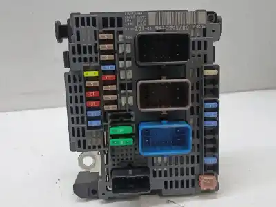 Pezzo di ricambio per auto di seconda mano SCATOLA RELÈ/FUSIBILI per PEUGEOT 308  Riferimenti OEM IAM 9810295780  