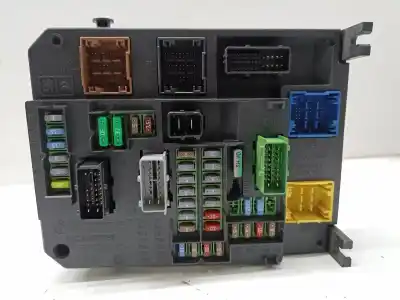 Peça sobressalente para automóvel em segunda mão caixa de fusíveis e relés por peugeot 308 active referências oem iam 9806687880