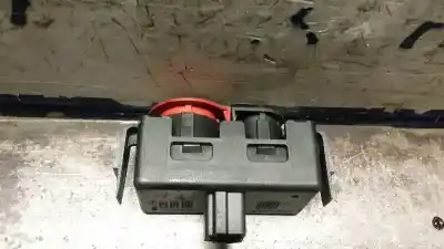 Second-hand car spare part hazard warning lights for renault clio iii confort dynamique oem iam references 8200214896  