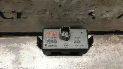 Second-hand car spare part hazard warning lights for renault clio iii confort dynamique oem iam references 8200214896  