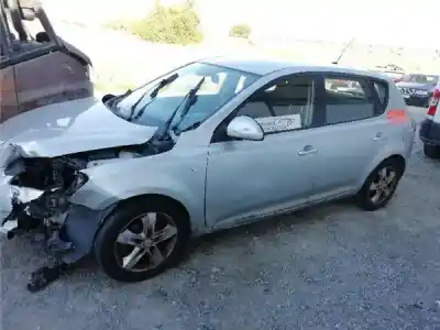 Pezzo di ricambio per auto di seconda mano specchio sinistro per kia cee´d 1.6 crdi cat riferimenti oem iam   
