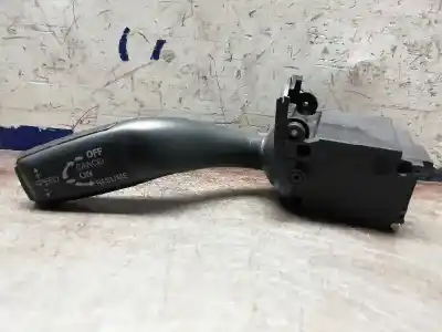 Peça sobressalente para automóvel em segunda mão comandos do volante por audi a4 berlina (8e) 2.0 tdi 16v (103kw) referências oem iam 8e0953521