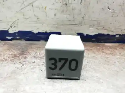 Peça sobressalente para automóvel em segunda mão relé para automóvel por audi a4 berlina (8e) 2.0 tdi 16v (103kw) referências oem iam 8d0951253
