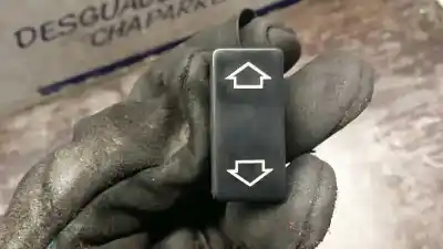 Peça sobressalente para automóvel em segunda mão botão / interruptor elevador vidro dianteiro direito por peugeot 405 berlina embassy referências oem iam 