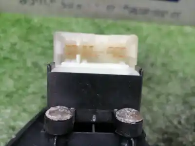 Second-hand car spare part left front power window switch for nissan almera (n16/e) acenta oem iam references   