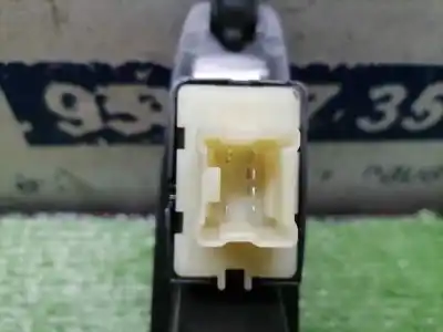 Peça sobressalente para automóvel em segunda mão botão / interruptor elevador vidro traseiro esquerdo por renault captur dynamique referências oem iam   