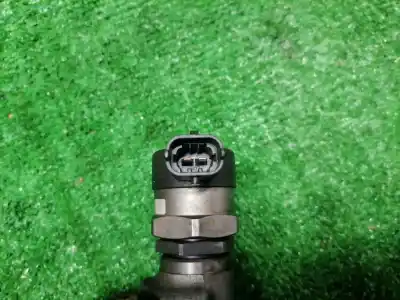 Pièce détachée automobile d'occasion rampe d'injecteur pour toyota yaris active références oem iam 238100n021  0445214133