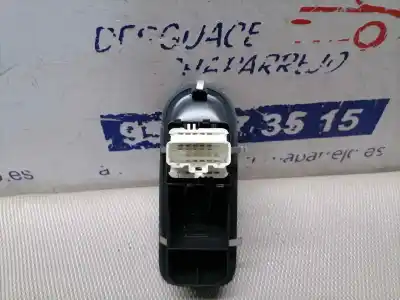 Second-hand car spare part left front power window switch for renault clio iii authentique oem iam references   