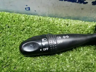 Peça sobressalente para automóvel em segunda mão comutador de piscas  por toyota corolla (e12) 2.0 d-4d linea luna berlina referências oem iam   