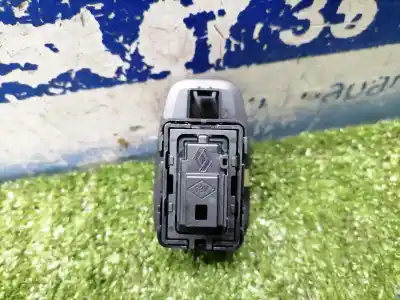 Pièce détachée automobile d'occasion commande de lève vitre avant droit pour renault captur limited références oem iam p254019868r  p254019868r