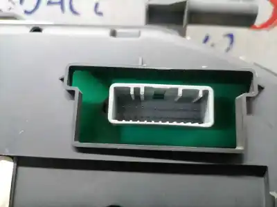 Second-hand car spare part dashboard for renault clio iii 20 aniversario oem iam references 8200582709g  8200582709g