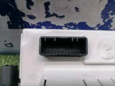 Second-hand car spare part multifunction display for renault clio iii 20 aniversario oem iam references 8200307273c  8200307273c