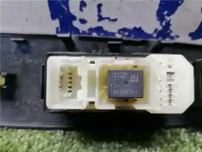 Pezzo di ricambio per auto di seconda mano interruttore alzacristalli anteriore destro per lexus is200 (ds2/is2) 2.2 d-cat riferimenti oem iam   
