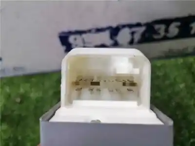 Peça sobressalente para automóvel em segunda mão botão / interruptor elevador vidro dianteiro esquerdo por toyota auris (_e15_) 1.4 (zze150_) referências oem iam   