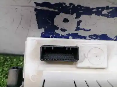 Second-hand car spare part multifunction display for renault clio iii 1.5 dci diesel cat oem iam references 8200307273c  8200307273c