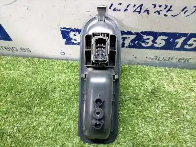 Second-hand car spare part right front power window switch for renault clio iii authentique oem iam references   