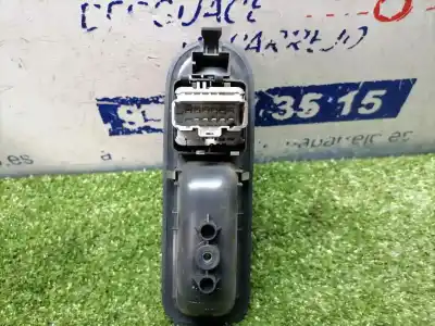 Peça sobressalente para automóvel em segunda mão botão / interruptor elevador vidro dianteiro esquerdo por renault clio iii authentique referências oem iam   