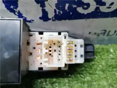Peça sobressalente para automóvel em segunda mão botão / interruptor elevador vidro dianteiro esquerdo por hyundai i20 i (pb, pbt) 1.4 crdi referências oem iam   