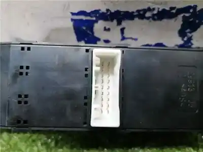 Peça sobressalente para automóvel em segunda mão botão / interruptor elevador vidro dianteiro esquerdo por hyundai i20 i (pb, pbt) 1.4 crdi referências oem iam   