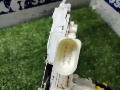 Peça sobressalente para automóvel em segunda mão fechadura da porta traseira esquerda por seat exeo (3r2) 2.0 tdi referências oem iam 8e0839015aa  8e0839015aa