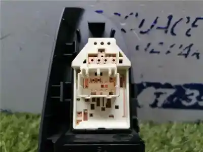 Peça sobressalente para automóvel em segunda mão botão / interruptor elevador vidro dianteiro esquerdo por kia cee´d 1.4 cat referências oem iam 935701h021  935701h021