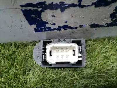 Second-hand car spare part switch for renault clio iii confort dynamique oem iam references 8200829519  8200829519