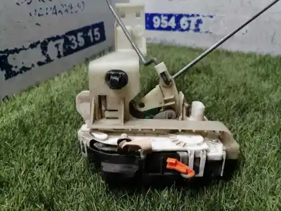 Pezzo di ricambio per auto di seconda mano serratura porta anteriore sinistra per jeep compass limited riferimenti oem iam   