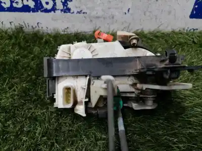 Second-hand car spare part left front door lock for dodge caliber s oem iam references   