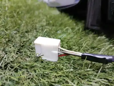 Pezzo di ricambio per auto di seconda mano specchio sinistro per toyota corolla (e12) 2.0 d-4d riferimenti oem iam   