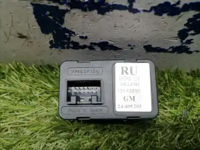 Second-hand car spare part left front power window switch for opel combo familiar oem iam references 13363202  13363202