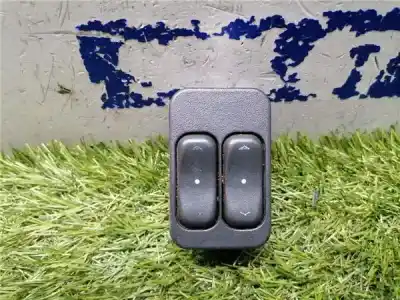 Peça sobressalente para automóvel em segunda mão Botão / Interruptor Elevador Vidro Dianteiro Esquerdo por OPEL COMBO TOUR 1.3 CDTI 16V Referências OEM IAM 13363202  13363202
