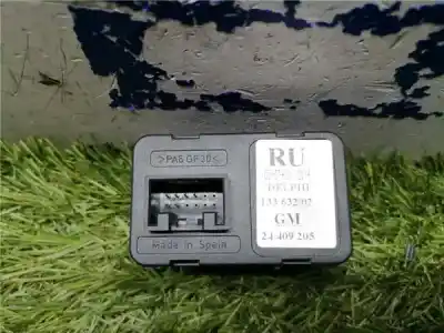 Peça sobressalente para automóvel em segunda mão botão / interruptor elevador vidro dianteiro esquerdo por opel combo tour 1.3 cdti 16v referências oem iam 13363202  13363202